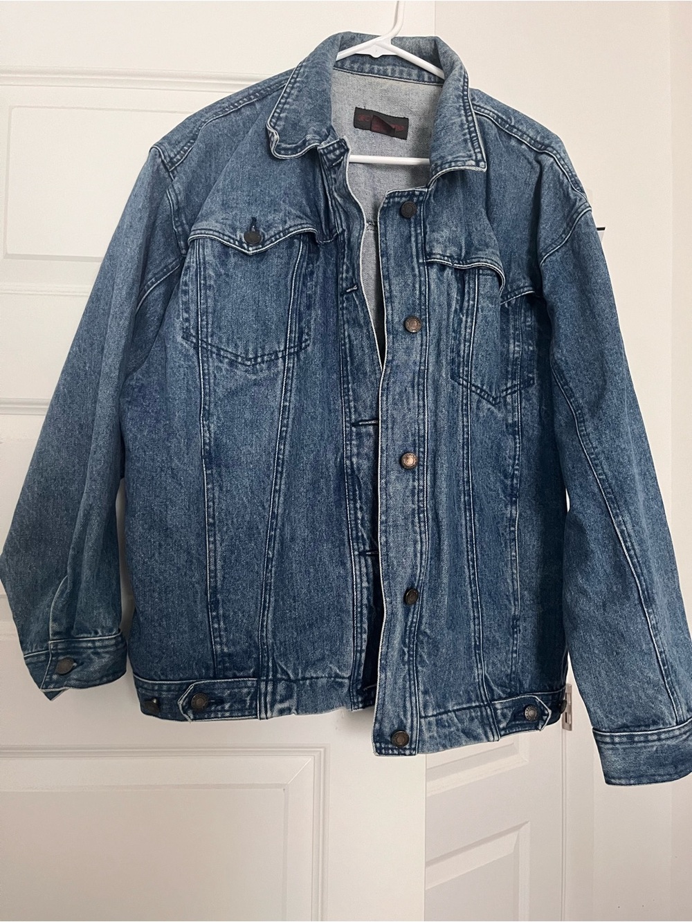 Women's Vintage-Inspired Blue Denim Jacket